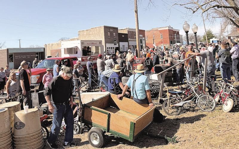 A large crowd turned out in Table Rock for the consignment auction Photo by Sharla Sitzman