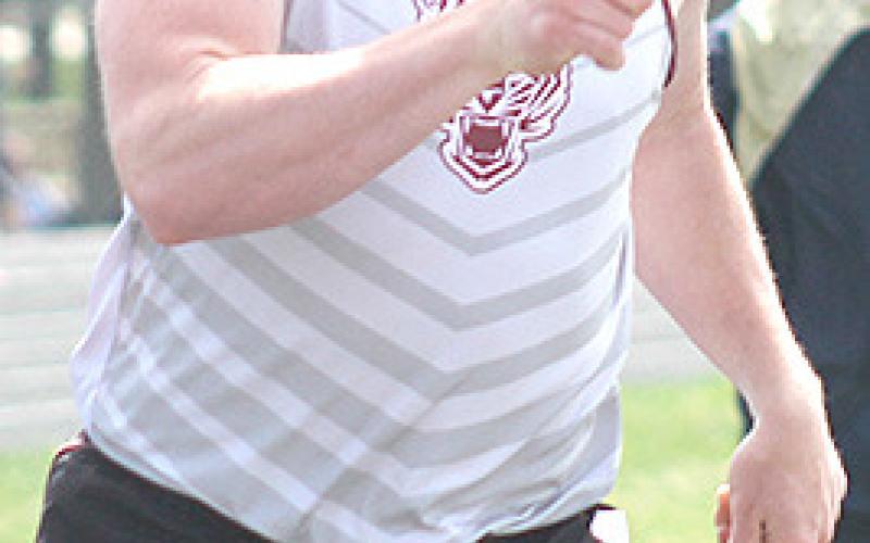 Lewiston’s Tristen Ray (above) and Sara Wiemers (below) come off the curve of the 200 M. Dash. Paula Jasa/Republican