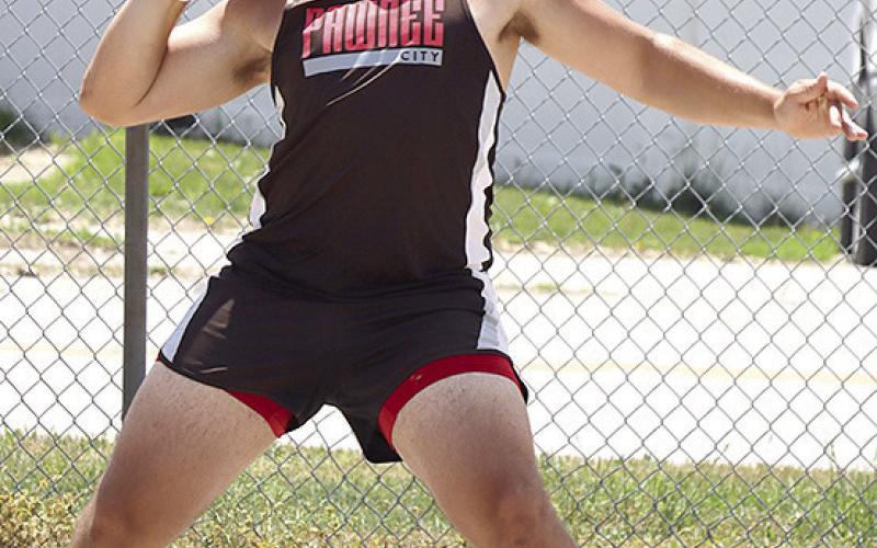 Fifteen tracksters qualify for State Track Meet