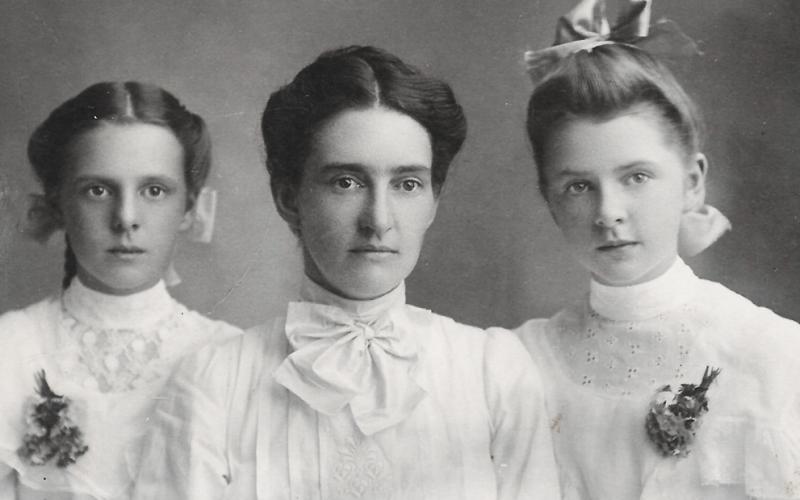 Della McCoy with her daughters Ruth and Stella, circa 1904