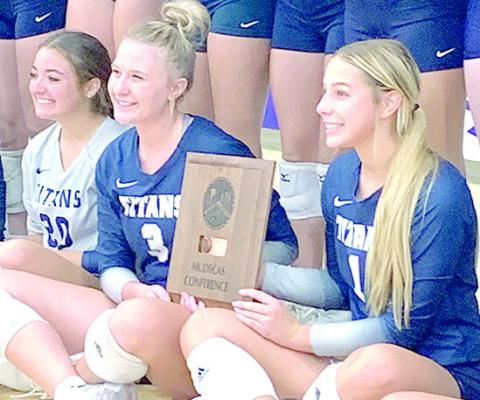 CLASS B MUDECAS – Humboldt Table Rock Steinauer seniors (from left) Lily Wamsley (#20), Macy Vrtiska (#3) and Laramie Glathar (#1) proudly display the Class B MUDECAS 3rd place plaque they earned last week. See story and photos on page 6. Paula Jasa/Republican