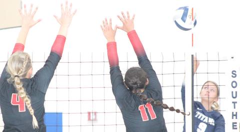 HTRS’ Avery Dierberger (#9, right) puts down a cross court kill against JCC’s Sunnie Rother (#4, left) and Arely Cabrelas (#11, right) in Thursday’s match. Paula Jasa/Republican