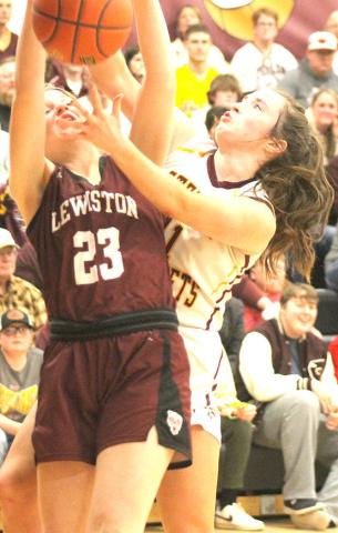 LHS’ DeLayne Currie (#23, left) battles for a rebound against Sterling in Friday night’s game. Currie claimed 2 rebounds in the contest. Paula Jasa/Republican