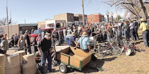 A large crowd turned out in Table Rock for the consignment auction Photo by Sharla Sitzman