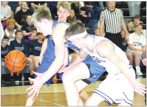 HTRS’ Hunter Frey (right) knocks away a pass down on the baseline during the Tri-County game last Tuesday. Frey had 2 steals in the game. Paula Jasa/Republican