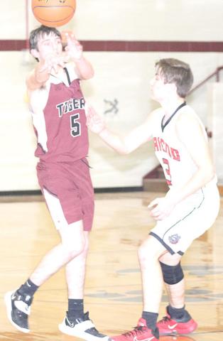 Paula Jasa/Republican LHS’ Mathew Barker makes a no-look pass last week