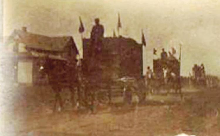 The Campbell Bros. Circus coming into Fairbury in the 1900s.