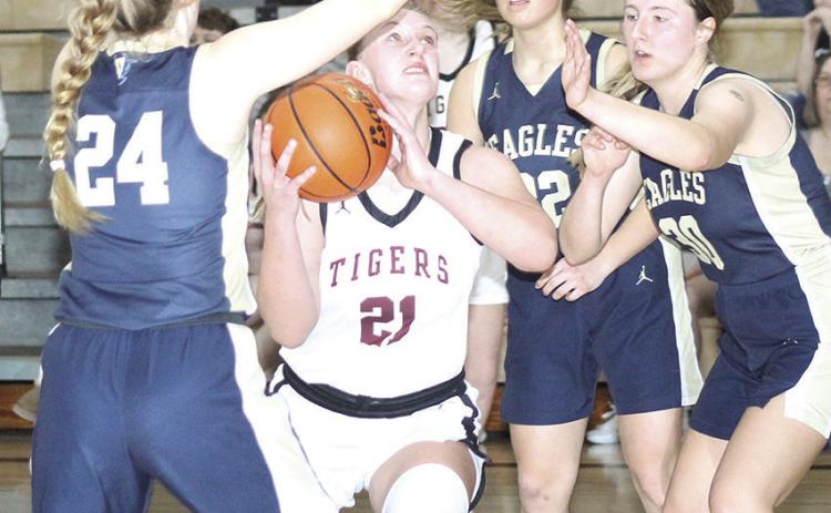 LHS’ Maddie Janssen (#21, center) goes up in high traffic in the lane against Omaha Christian Academy on Saturday. Janssen scored 9 points in the Lady Tigers’ 3735 comeback triumph over OCA and went to the free throw line several times. Paula Jasa/Republican