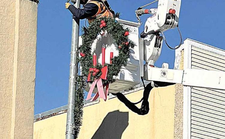 Pawnee City decorations up