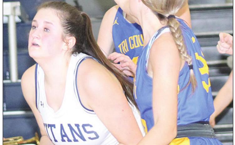HTRS’ Jacey Leech gets ready to put up a shot against Tri-County in the Lady Titans’ 48-44 thrilling triumph. Paula Jasa/Republican