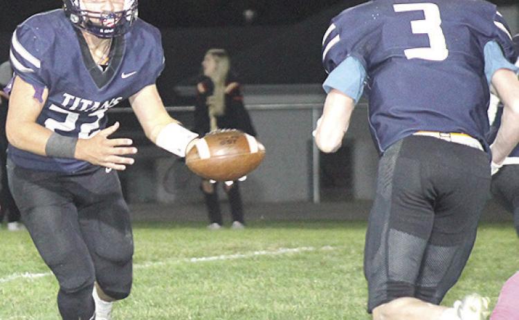 HTRS’ Hunter Bohling (#22, left) hands off to teammate Brogan Dunlap (#3, right) on a reverse run. Paula Jasa/Republican