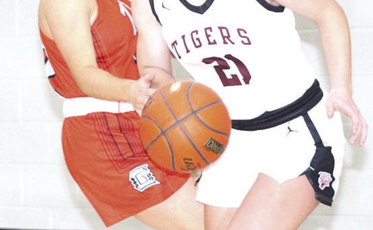 LHS’ Madeline Janssen (#21, right) tries to take the ball down the court against D/O’s press. Paula Jasa/Republican