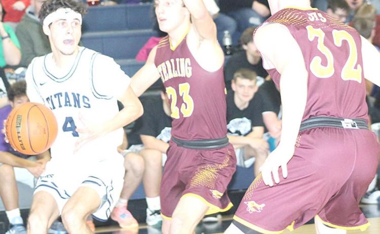 HTRS’ Nic Knudson (#4, left) drives the baseline against several Sterling defenders. Knudson poured in 28 points in the Titans’ 54-40 win over the Jets. Paula Jasa/Republican