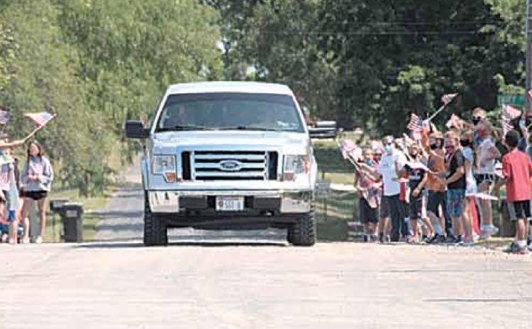 Sgt. Dustin Brethouwer comes up the street to a hero’s welcome. Ray Kappel/Republican