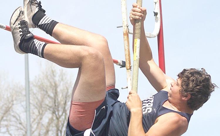 HTRS’ Hunter Bohling gives a leg up in the Pole Vault event. Bohling placed 3rd at 10’6”. Paula Jasa/Republican