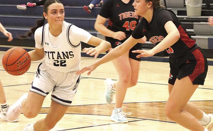 HTRS’ Lillian Bowen (#22, left) drives past several Falls City defenders in Thursday night’s game. Bowen led the Lady Titans with 17 points against Falls City. Paula Jasa/Republican